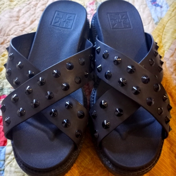 T.U.K Shoes - NWOT T.U.K studded platform sandals size 9